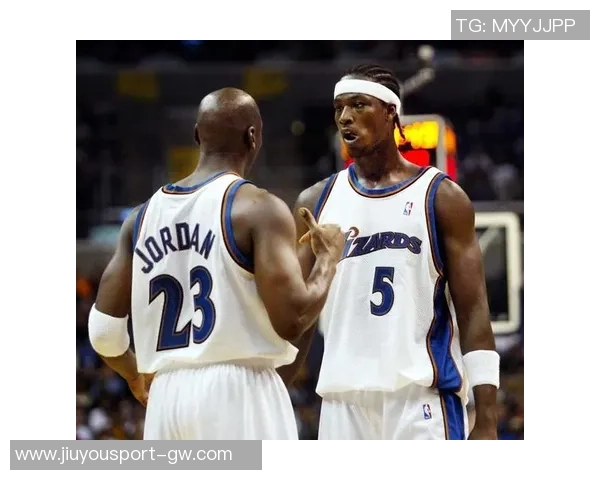 卢指导称赞布朗三分球表现称其为伟大球员应有的风范